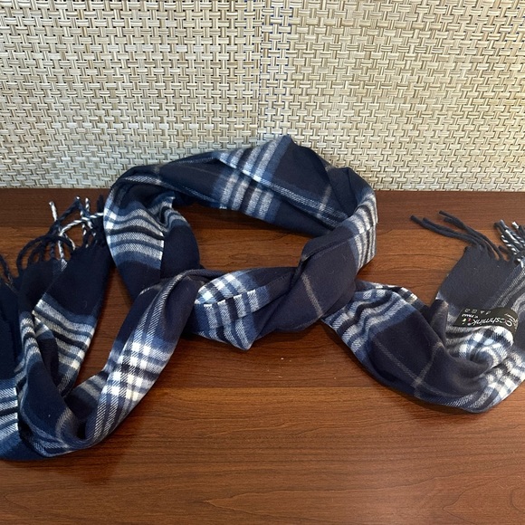 🌟HP🌟NWOT Navy Plaid Cashmink Scarf Made in Germany by V. FRAAS - Picture 5 of 7